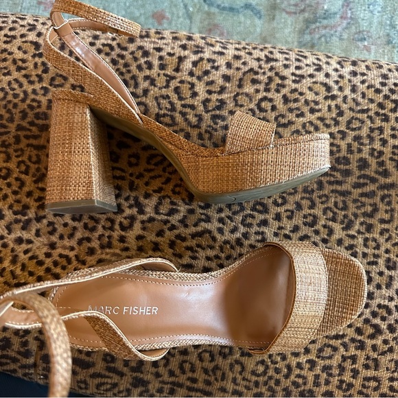 Marc Fisher Sadel Platform Heels Sz 9.5 - Picture 7 of 9